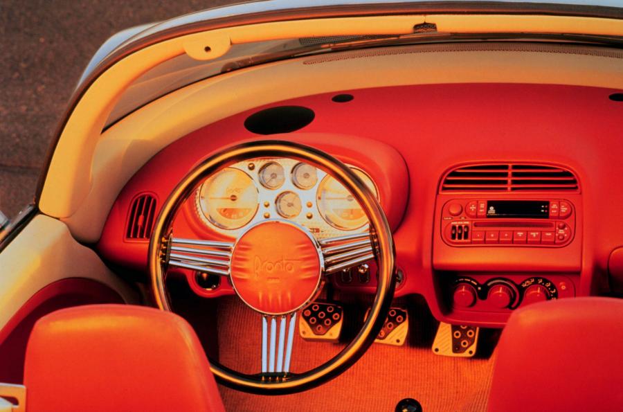  Plymouth Pronto Spyder Concept 1998 года  (фото 9 из 14)